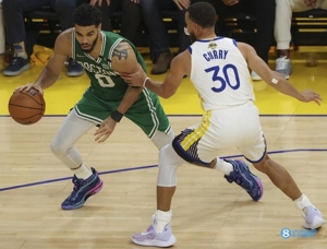 Chuỗi 8 trận thắng trên sân khách của Warriors đã giúp Celtics có chuỗi trận dài nhất giải đấu mùa này. Hai đội sẽ đối đầu ở trận đấu tiếp theo.