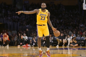 Ghi lại đêm! ? Báo cáo chấn thương của Lakers ngày mai: James nghi ngờ, lông mày rậm dự kiến ​​ra sân