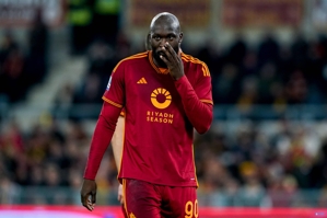 Sky Italia: Lukaku tiếp tục tập luyện cá nhân nhưng khó có thể sang Anh cùng Roma