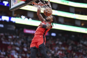 Rockets sẽ thi đấu với Spurs vào ngày mai. Whitmore dự kiến ​​​​sẽ bỏ lỡ trận đấu do bị bong gân đầu gối phải.