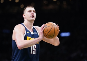 Gần gấp ba lần! Jokic kết thúc hiệp đấu với 16 điểm, 9 rebound và 10 kiến ​​​​tạo khi bắn 6/10.