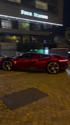 Chúc mừng xe mới! Cristiano Ronaldo khoe siêu xe Ferrari Daytona SP3, trị giá hơn 2 triệu euro