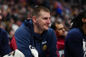 Tốt nhất trong tháng? Jokic đã ghi trung bình 27,8 điểm, 12,2 rebounds và 7,5 kiến ​​​​tạo mỗi trận kể từ tháng 3, giúp đội có được 10 trận thắng và 2 trận thua.