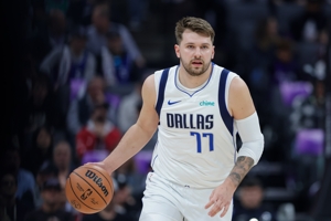 Ngày mai tái đấu giữa Mavericks và Kings, Doncic nghi ngờ vì đau gân Achilles bên trái