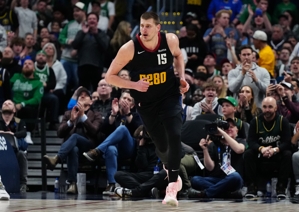 Một cách dễ dàng! Jokic thực hiện 6/13 trong ba hiệp và ghi được 19 điểm, 14 rebound và 11 kiến ​​​​tạo trong một cú triple-double, với điểm cộng trừ là +19