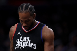 Ngày mai Clippers thi đấu với Suns! Kawhi sẽ tiếp tục không thi đấu và Theis nghi ngờ rằng tất cả những người chơi khác đều sẽ thi đấu.